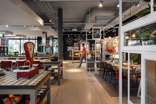 Adviesgesprek in NEFF showroom
